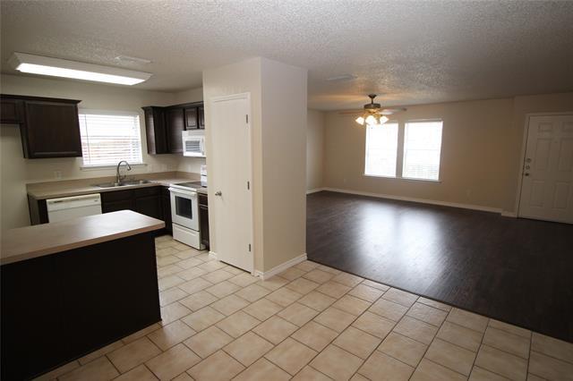 Photo - 856 McCully St