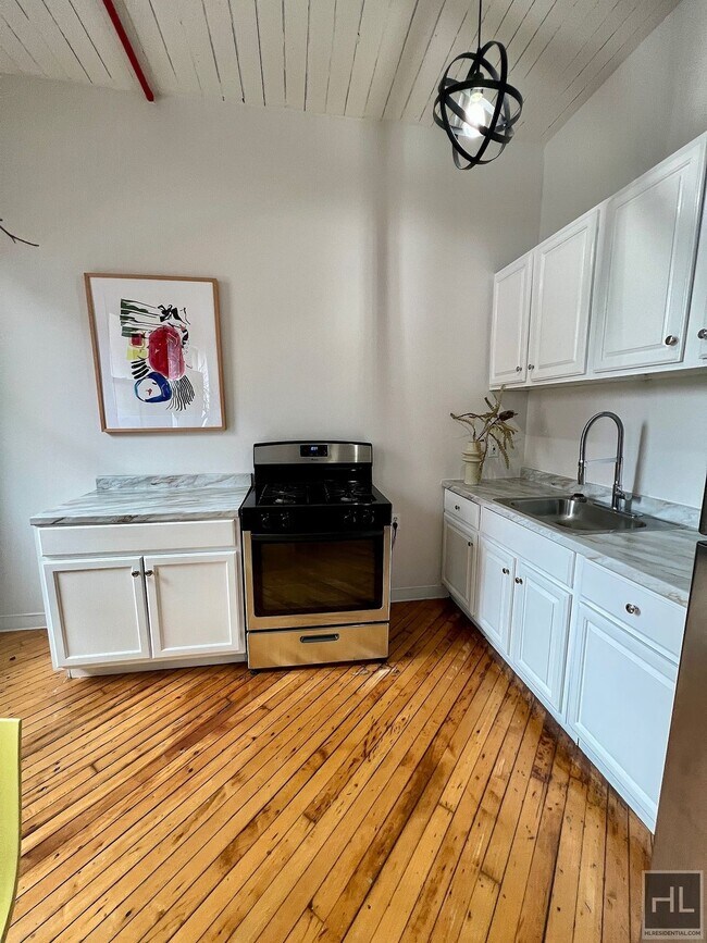 Clock Tower Industrial Loft Studio w/ Pool, Sauna, Rooftop Greenhouse & More Near South Bronx Wat...