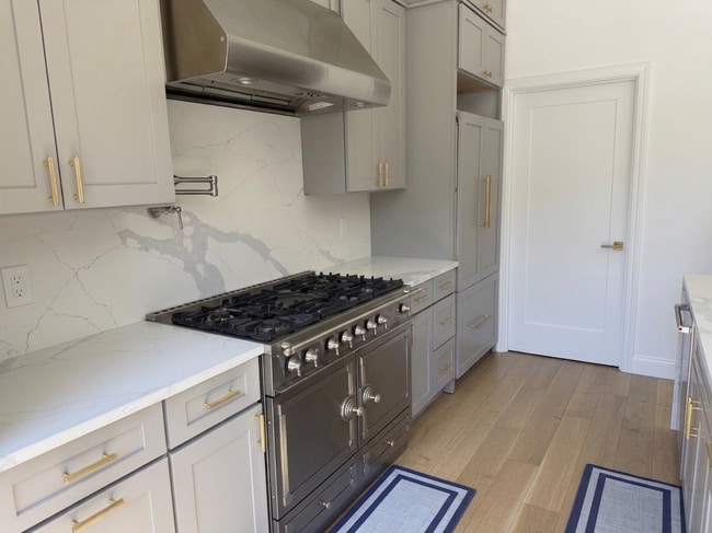 Photo - 139 Grand St