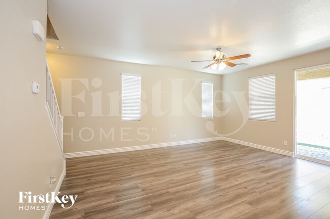Photo - 5605 N Balsam St