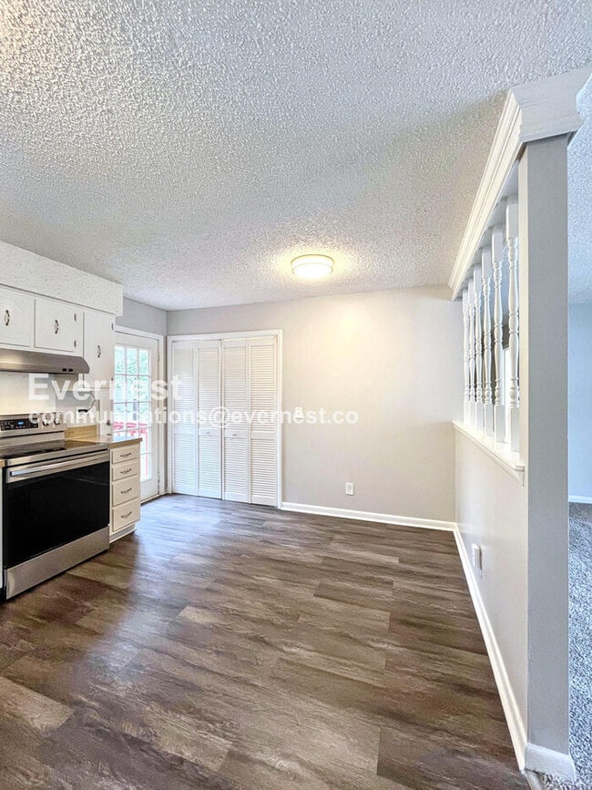 Photo - 3241 New Towne Rd