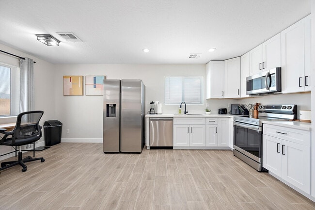 Photo - 1732 E Elwood St Unidad ID1244308P