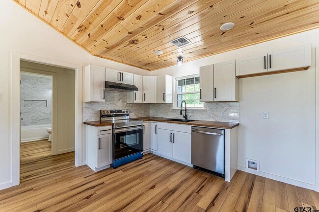 Photo - 1045 Jackson St N