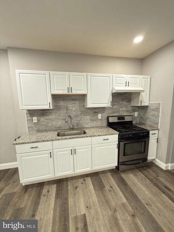 Photo - 249 E Oak St