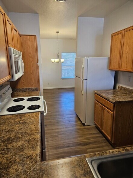 4730 #5 Kitchen