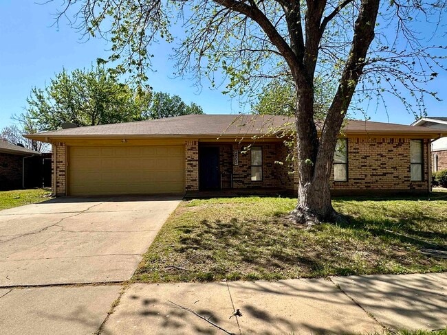 Building Photo - 2805 Ecleto Blvd