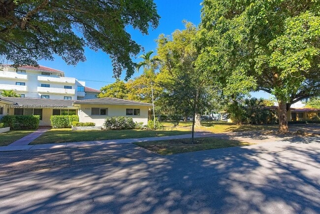 Photo - 5400 Orduna Dr