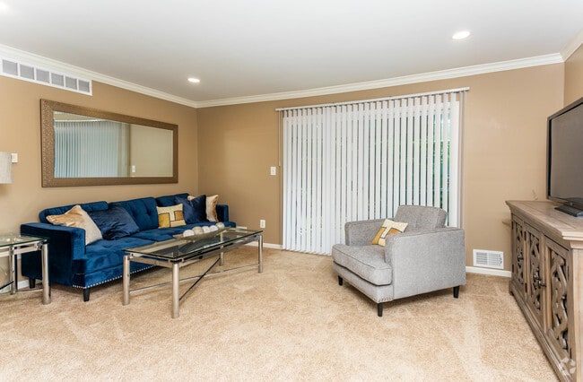 1BR, 1BA - 820 SF Updated - Parkside East Apartments