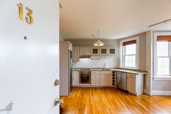1125 Maryland Ave NE