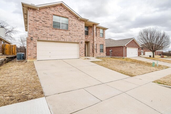 Photo - Ready for New Tenants- Large 3 bed, 2.5 bath in West Fort Worth- 76108