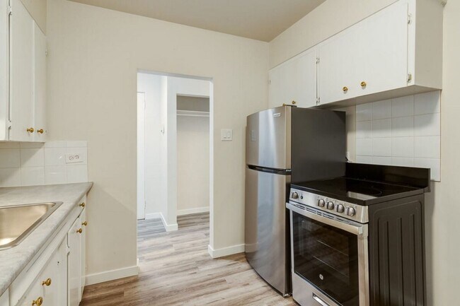 Photo - Peyto Apartments