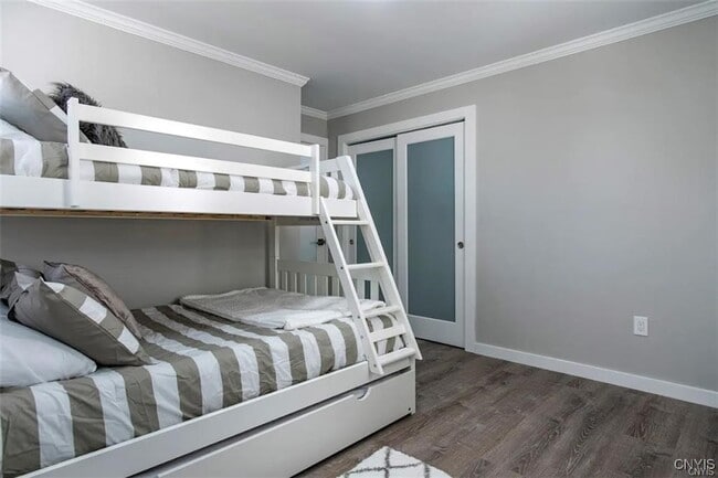 Photo - 211 10th Ave