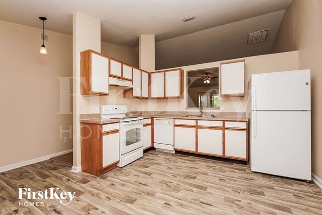 Photo - 474 Harvey Ave NE