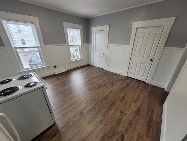 Photo - $2250/mo - First Floor FULL REFRESH 3 Bed / 1 Bath Apartment in West Manchester's Piscataquog wit... Unit 165-1 Conant