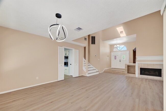 Photo - 814 Heathgate Dr