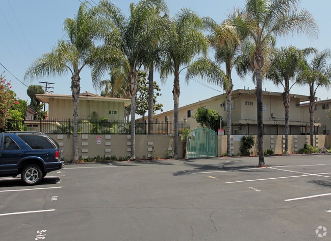 Building Photo - Imperial Townhomes