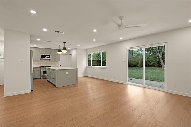 Photo - 404 Arbor Ln