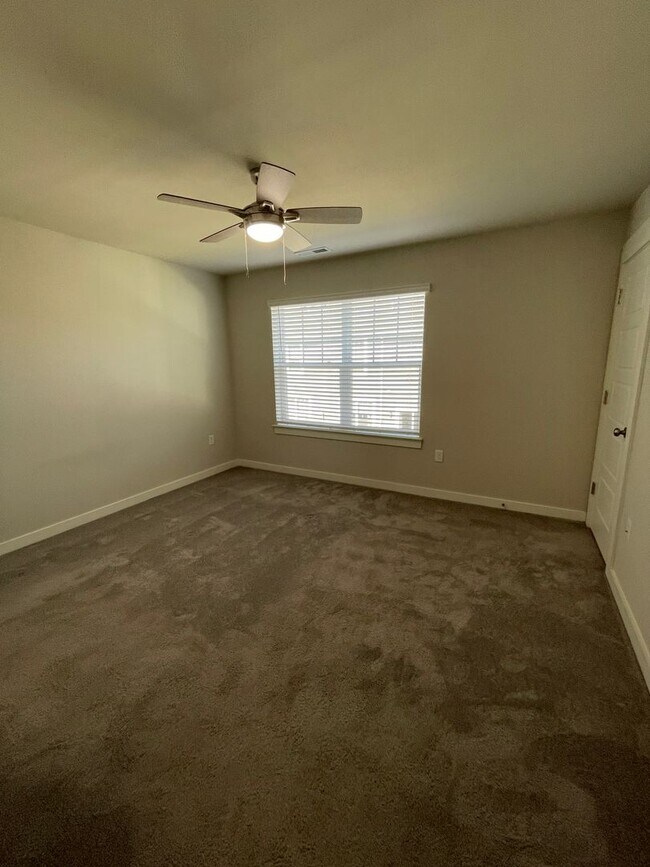 Triple Blackman ! 3bed 2.5 bath 1900 pe... House House Rental in