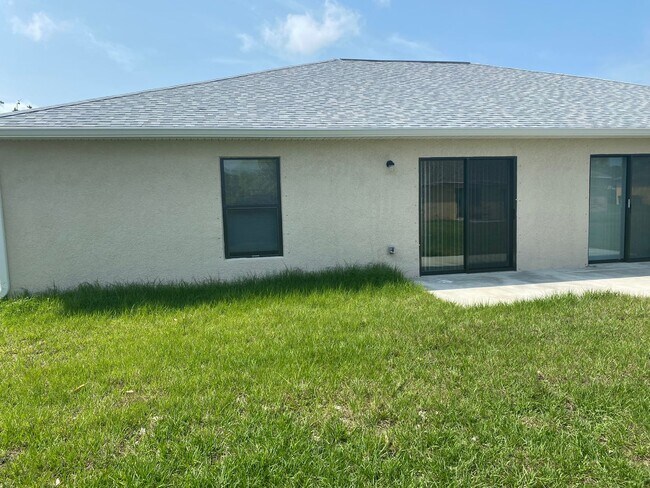Photo - $250 move in special - 3 bedroom, 2 bath Duplex Unit 841 Mohawk Pkwy