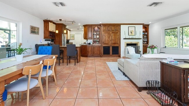 Photo - 2549 NE 27th Ave
