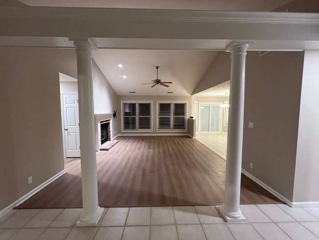 Photo - 2220 Bobolink Dr