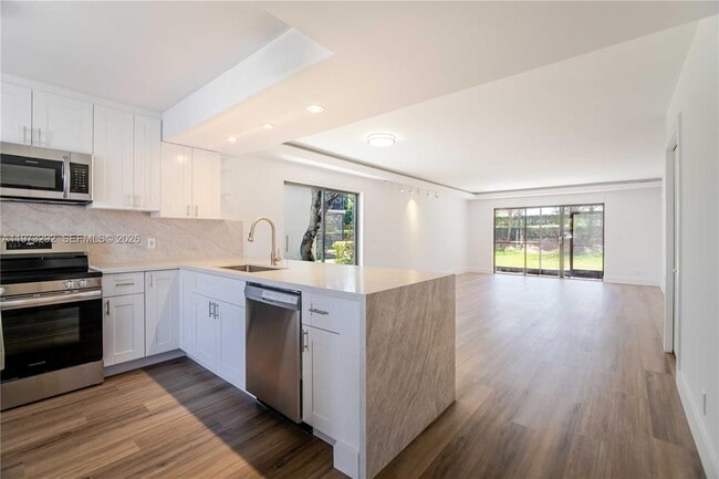 Photo - 370 Racquet Club Rd Unit 101