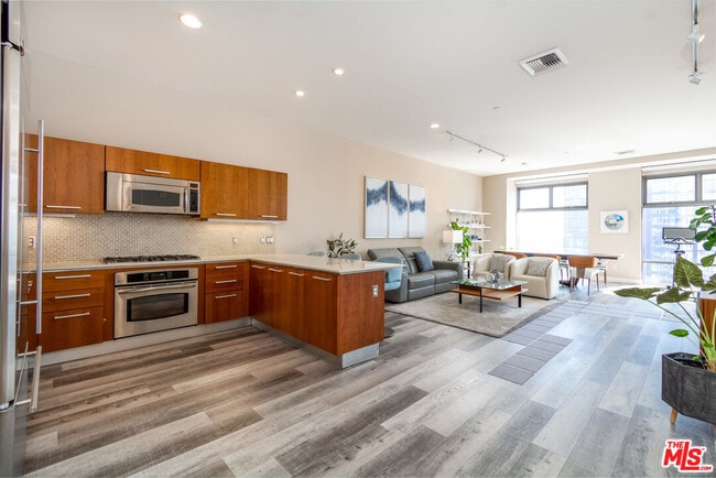 Photo - 801 S Grand Ave Unidad 1909