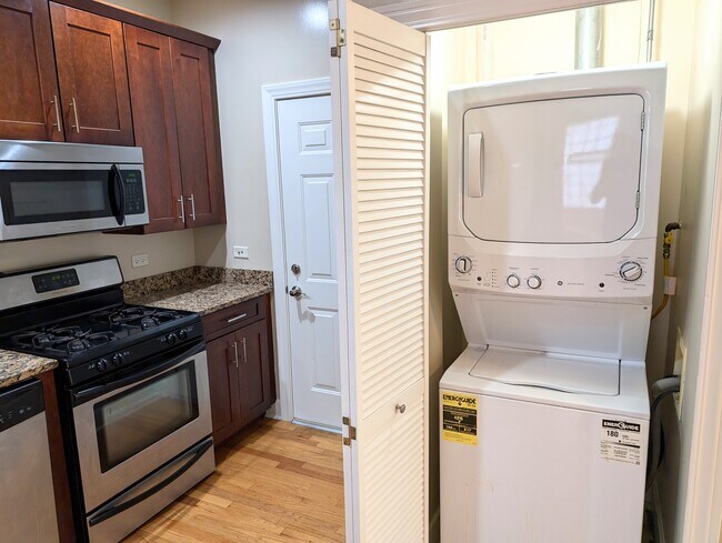 Photo - 142 Elmwood Ave Unidad 2