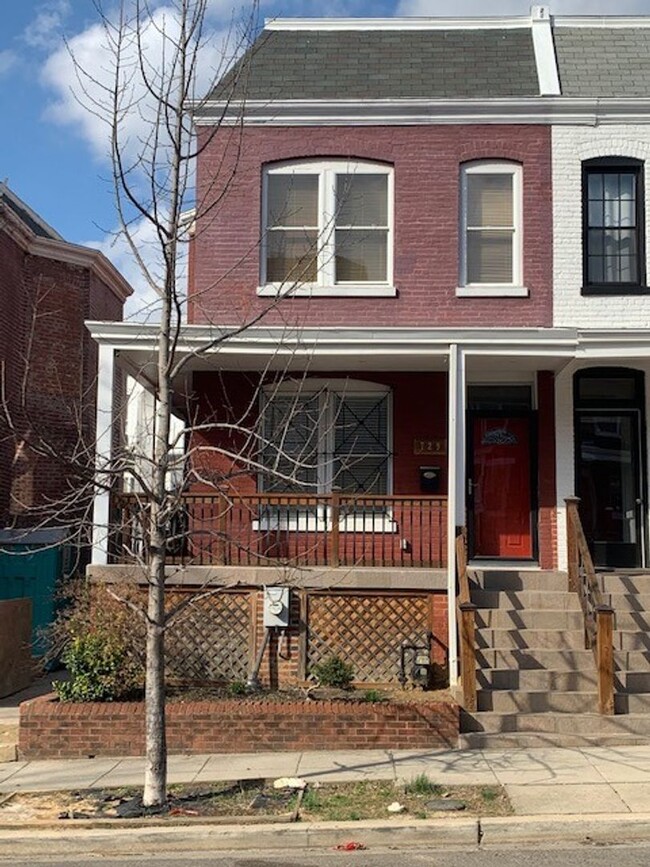 2 BR/3.5 BA Updated Columbia Heights Row H... - 2 BR/3.5 BA Updated Columbia Heights Row H... House