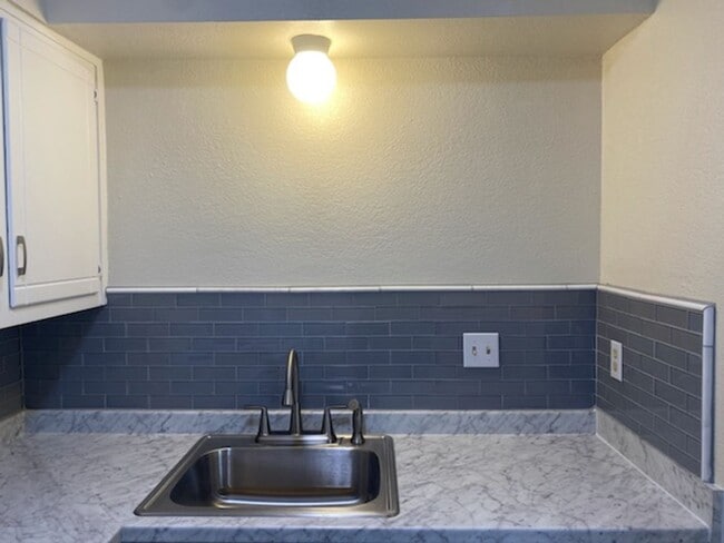 Photo - Great unit Available Unit 1431-3