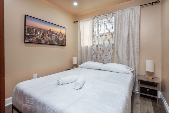 3 bedroom master bedroom 2 - Lexington Ave