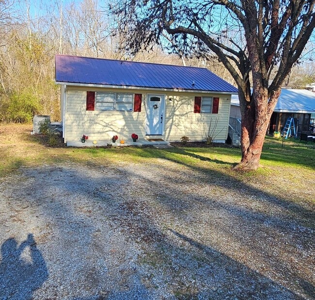 Building Photo - Small Cottage Home
