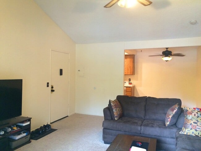 Photo - Spacious 1 Bedroom Unit in Pheasant Creek