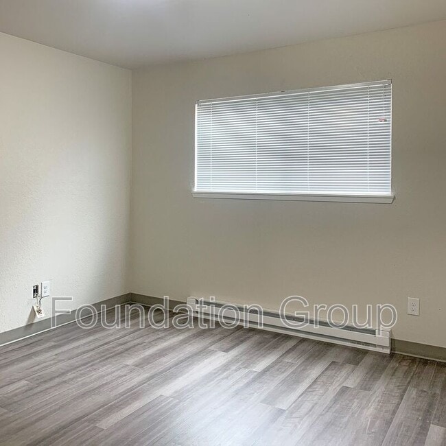 Photo - 10521 Midvale Ave N