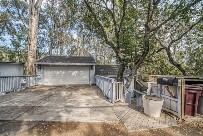Building Photo - 7099 Pinehaven Rd Unit 7097