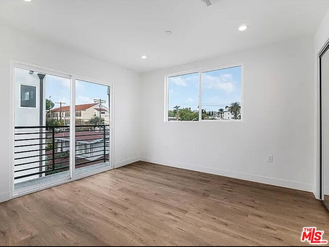 Photo - 334 Alexandria Ave