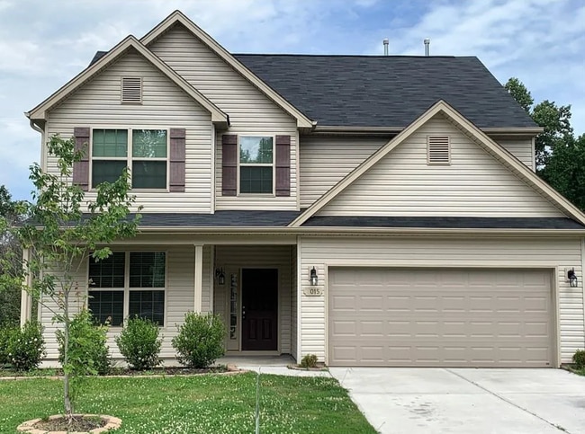 Building Photo - Spacious 5 Bedroom, 3 bath home in Greensb...