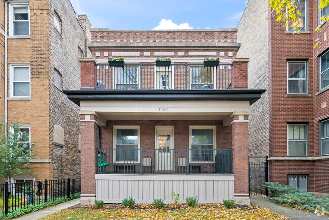 Building Photo - 1307 W Newport Ave Unit 1 Rental