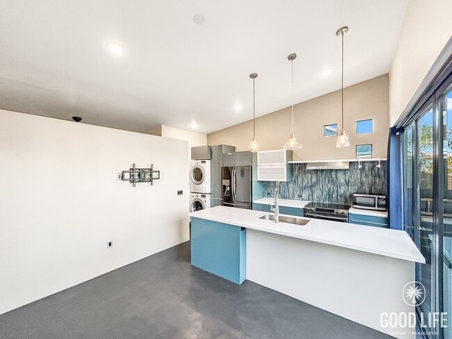 Building Photo - Stunning 2B/1BA Upgraded House w/ High Ceilings, Yard, W/D & A/C in South Park! Unit 1443 31st St