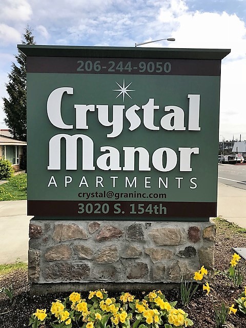 Crystal Manor - Crystal Manor Apartments