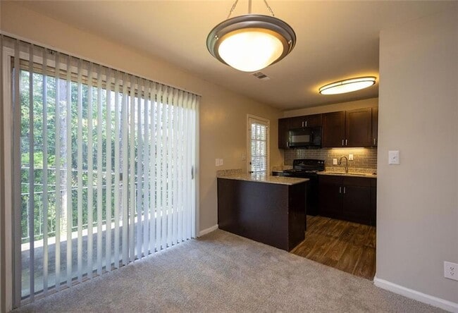 Photo - 4883 Roswell Rd