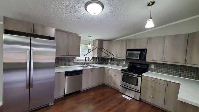 Building Photo - 23 Andreasen Dr
