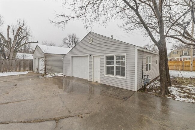 Building Photo - 2321 NW 33rd St