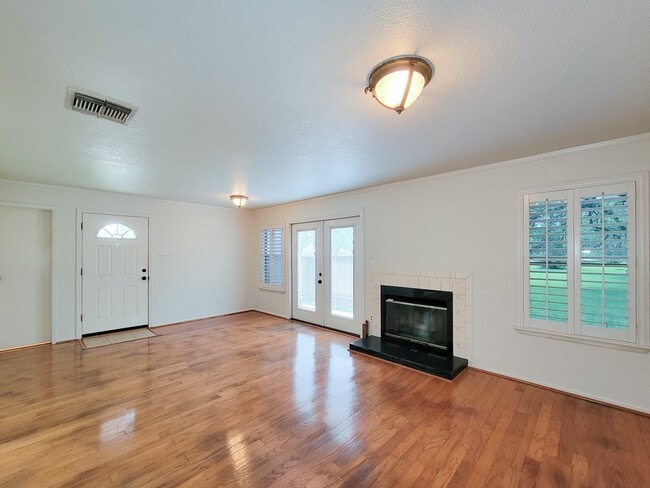 Building Photo - 418 Garland Dr Unit 122