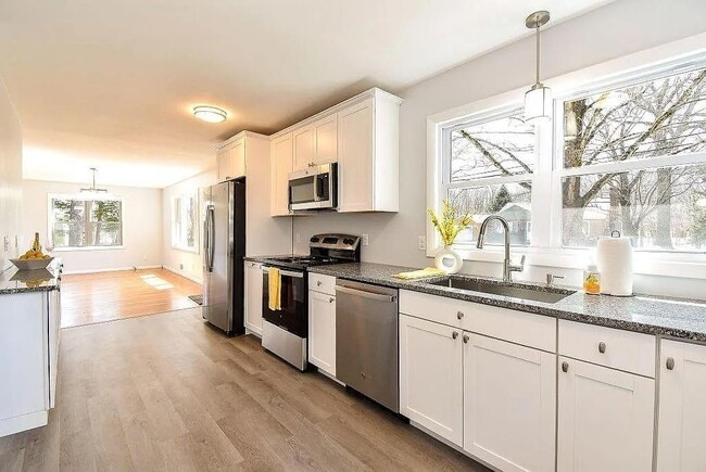 Photo - 291 Crompton Rd