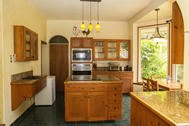 Photo - 592 Kaupakalua Rd