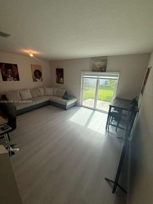 Photo - 1037 NW 5th St