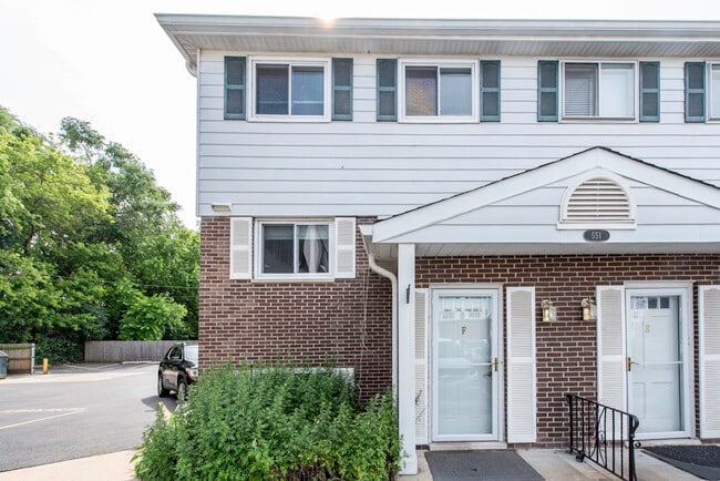 Building Photo - 551 W Park Ave Unit F