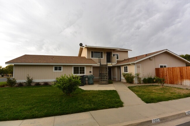 Building Photo - 3225-2609 S Woodland St Unit 2609 W. Victor Rental