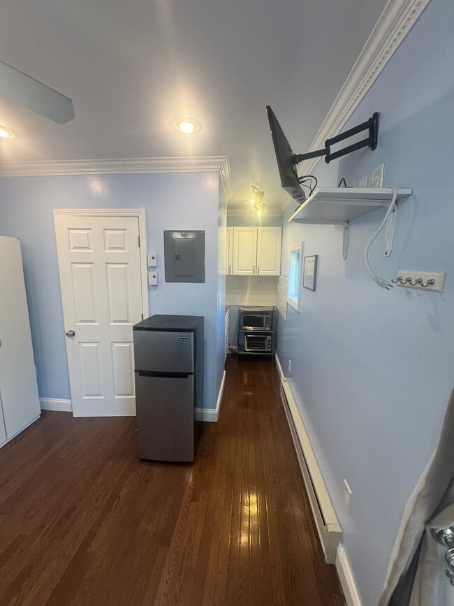 Building Photo - 95 Bynner St Unit studio